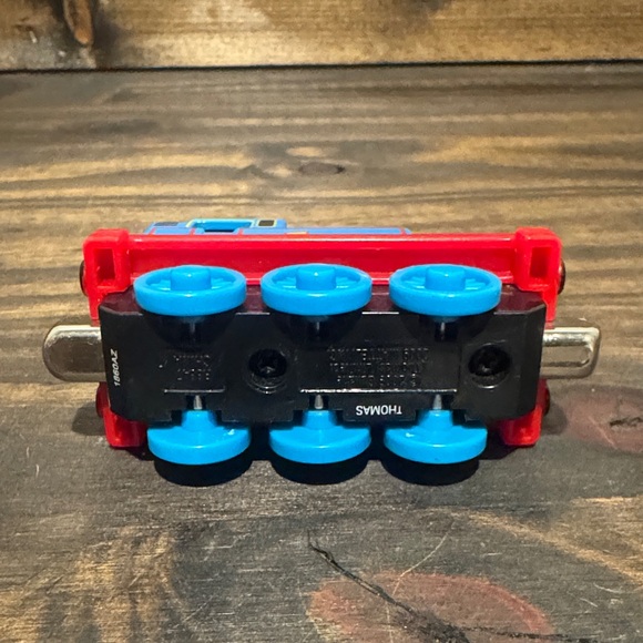 Thomas & Friends Take-n-Play Thomas die-cast train engine - Picture 5 of 5